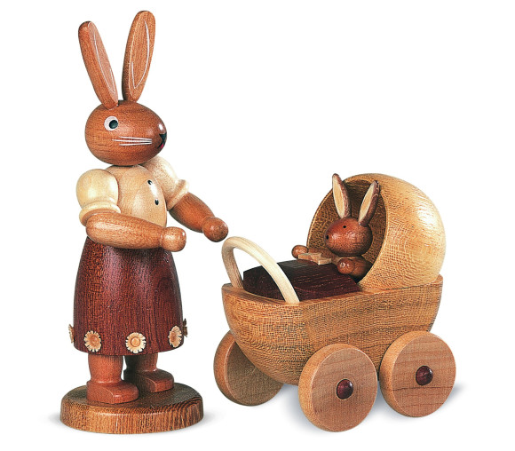 Hasenmutter mit Kinderwagen