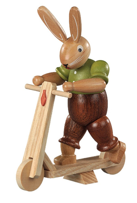 Hase auf Roller lasiert