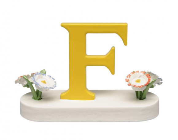 Buchstabe F mit Blumen