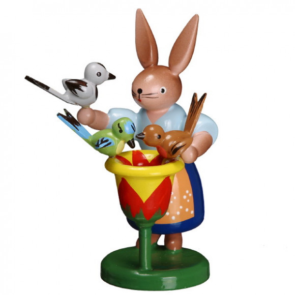 Hasenfrau mit Vögeln