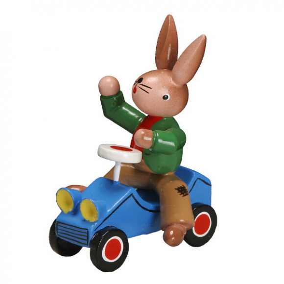 Hasenjunge mit Auto