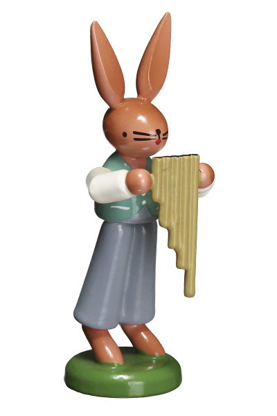 Hasenmann mit Panflöte, stehend