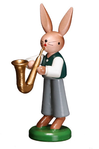 Hasenmann mit Saxophon, stehend