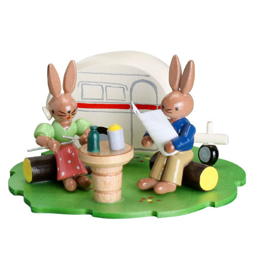 Hasen-Camper am Wohnwagen
