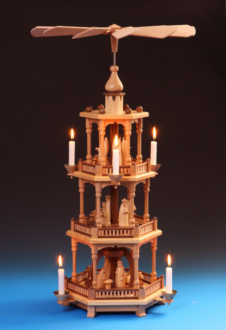 Pyramide 3-stöckig Christi Geburt