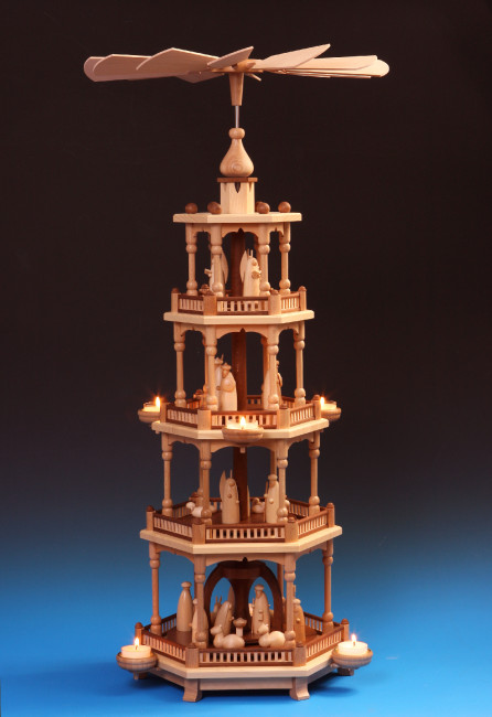 Pyramide 4-stöckig Christi Geburt