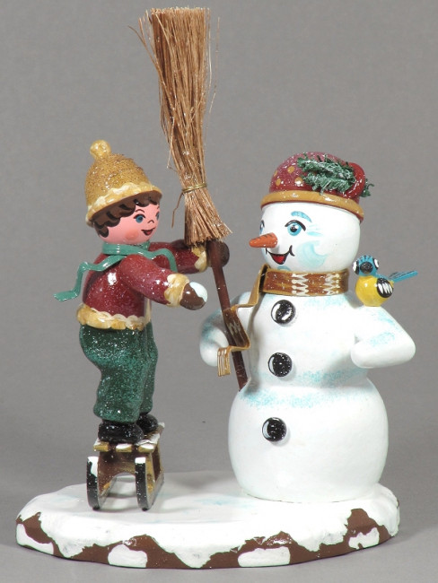 Winterkinder Junge mit Schneemann