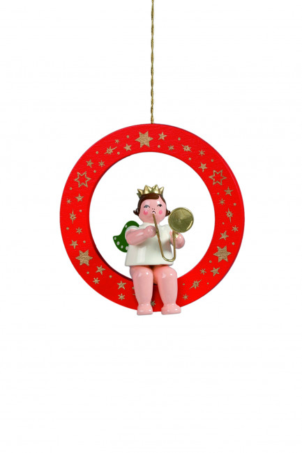 Engel mit Posaune im roten Ring mit Krone