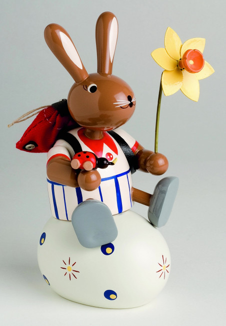 Häsin Kantenhocker mit Marienkäfer