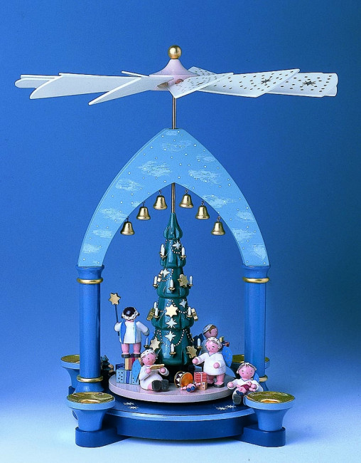 Tischpyramide Engel unterm Weihnachtsbaum