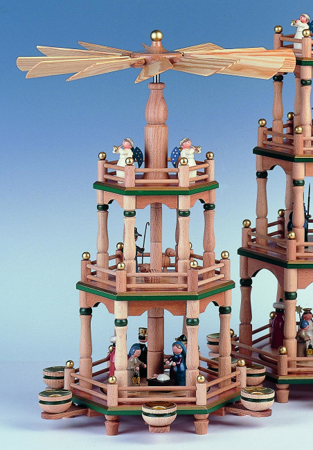 Pyramide, zweistufig, natur - Auslaufartikel