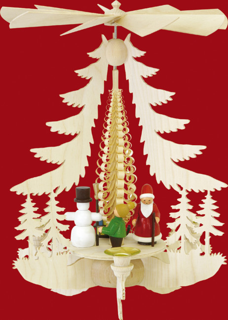 Pyramide mit bunten Weihnachtsfiguren
