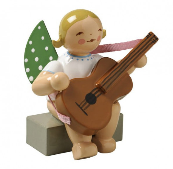 Engel mit Gitarre sitzend, braunes Haar