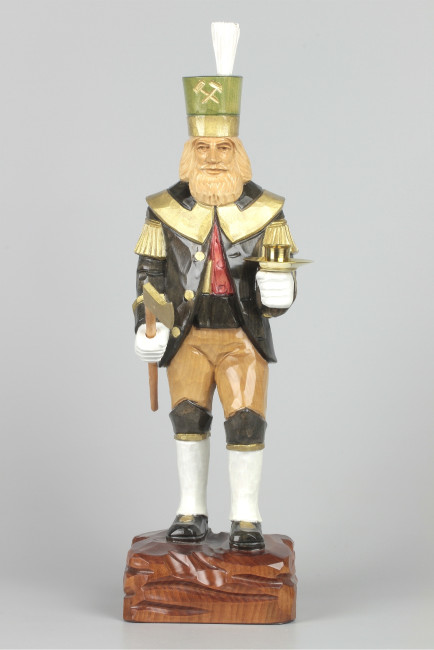 Geschnitzter Bergmann mit Messing-Kerzenhalter, farbig, Haar natur, Hut grün, 34 cm