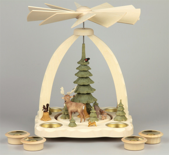 Geschnitzte Teelichtpyramide Wildtiere mit grünen Bäumen - 27 cm