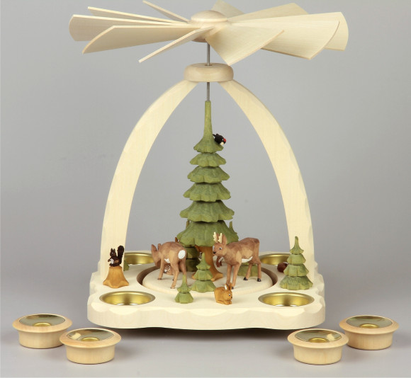 Geschnitzte Teelichtpyramide Rehe mit grünen Bäumen - 27 cm