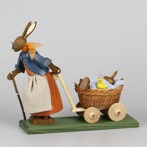 Osterhasengroßmutter mit Baby im Wagen, limitiert, rot