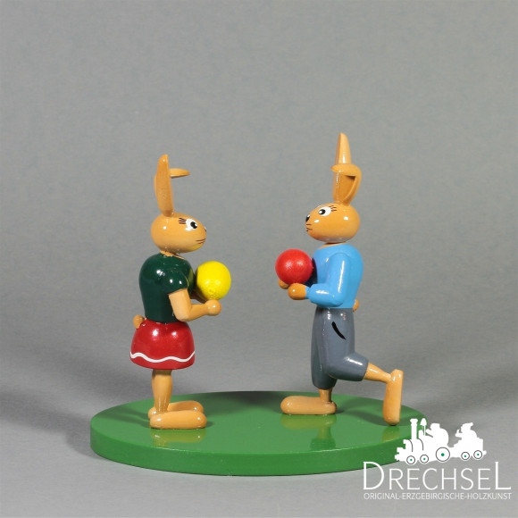 Osterhasenpaar mit Ei, 8 cm
