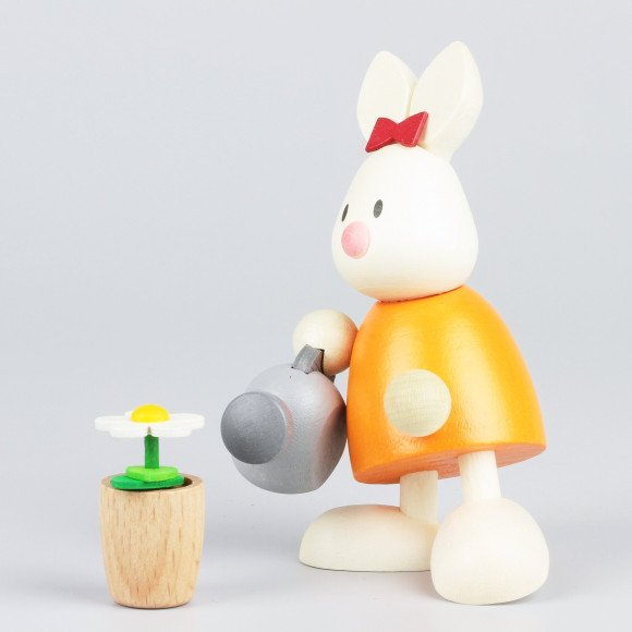 Osterhase Kaninchen Emma mit Gießkanne