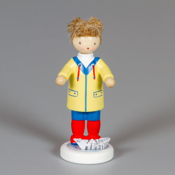 Junge mit Papierschiffchen, Flade and friends Edition 2025 - Pfützenkinder