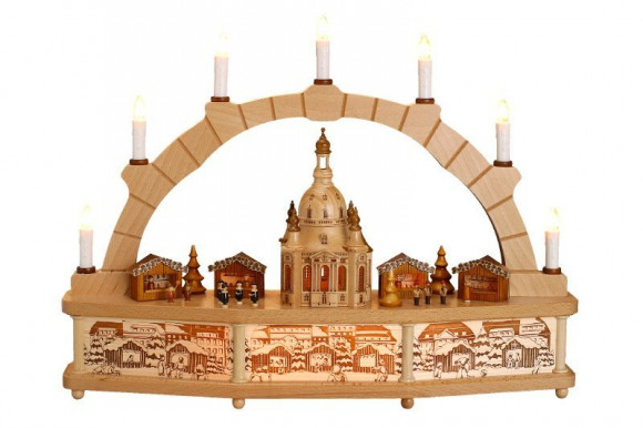 Schwibbogen beleuchteter großer Dresdener Frauenkirche