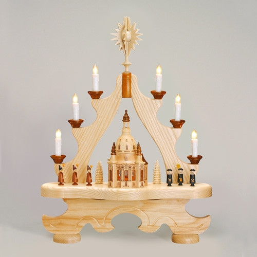 Große Spitze Esche mit Dresdener Frauenkirche
