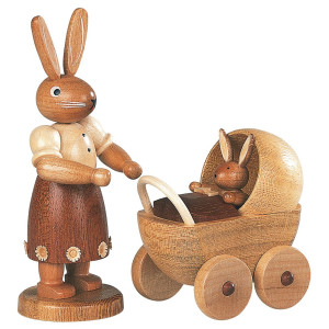 Müller Hasenmutter mit Kinderwagen