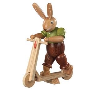 Hase auf Roller lasiert