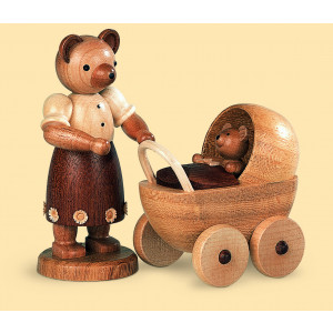 Bärenmutter mit Kinderwagen