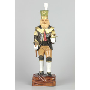 Geschnitzter Bergmann mit Messing-Kerzenhalter, farbig, Haar natur, Hut grün, 34 cm