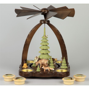Geschnitzte Teelichtpyramide Rotwild mit grünen Bäumen braun - 27 cm