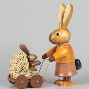 Osterhäsin mit Kinderwagen natur, 20 cm