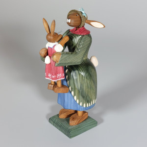 Steglich Osterhasengroßmutter mit Mädchen