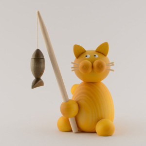 Katze Emmi mit Fisch