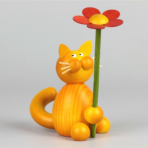 Katze Emmi mit Blume