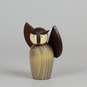 Eule grau Flügel offen