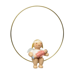 Margeritenengel im Ring mit Puppe