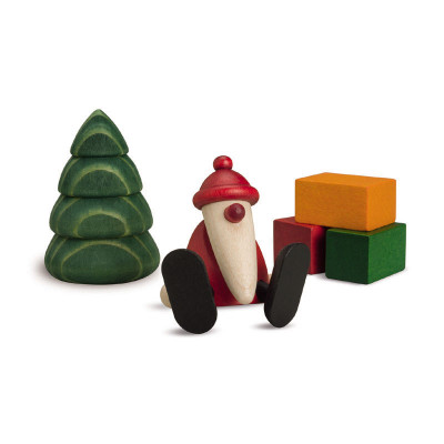 Weihnachtsmann auf Kante sitzend mit Baum und Geschenken