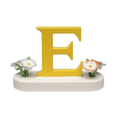 Buchstabe E mit Blumen