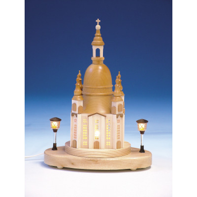 Lichterhaus Frauenkirche mit beleuchteten Laternen