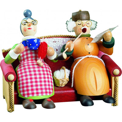 Oma und Opa auf Sofa