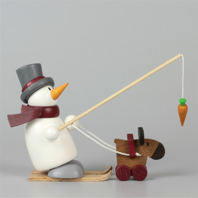 Schneemann Fritz mit Ski und Elch