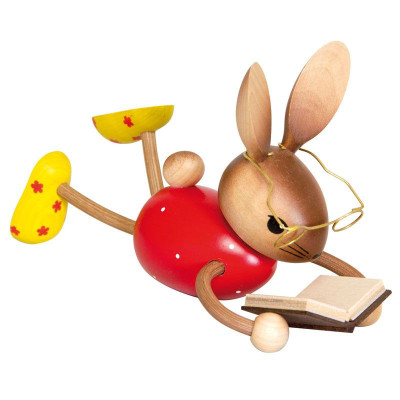 Kuhnerthase Hasenmädchen liegend mit Buch und Brille