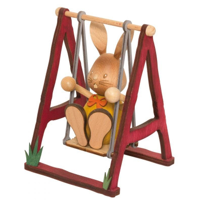 Hase Stupsi auf Schaukel