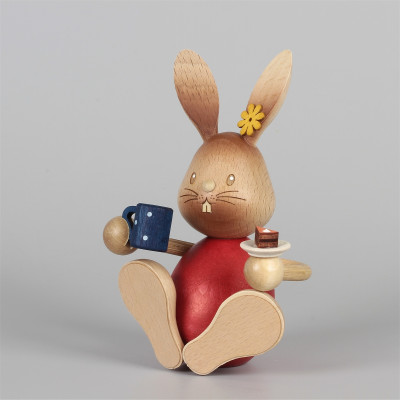 Hase Stupsi mit Kuchen