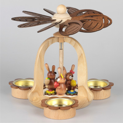 Osterpyramide mit drei Osterhasen mit Herz, Ei, Wanderer natur