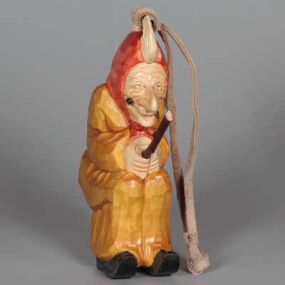 Geschnitzte Hexe zum Aufhängen, gelb, 24 cm