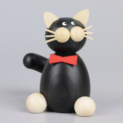 Kater Kurt sitzend