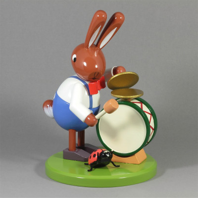 Osterhase mit Trommel und Käfer, groß