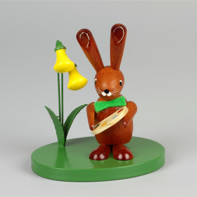 Osterhase mit Farbpalette